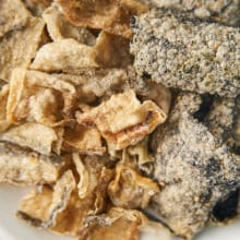 바삭하게 튀겨낸 수제 간식 김부각/명태껍질튀각